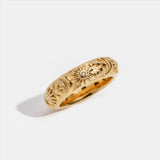 Celestia – Elegantní zlatý prsten s jedinečnými ornamenty