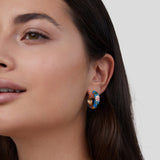 Alora - Zlaté náušnice s květinovým motivem pro elegantní vzhled