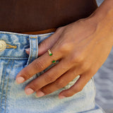 Elara – Otevřený prsten se zelenými kameny pro jedinečný styl