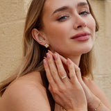 Alina – Elegantní náušnice ve tvaru čtyřlístku v bílé a zlaté